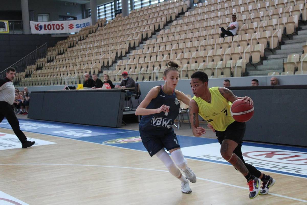 Mecz 11. kolejki Energa Basket Ligi Kobiet. KS Basket 25 Bydgoszcz - VBW Arka Gdynia